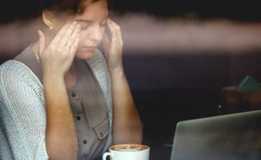 A mund vërtet të na dhembë koka për shkak që kemi pirë kafe edhe kur dhembja është simptomë e sëmundjes së rrezikshme