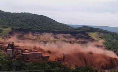 Publikohen pamjet e momentit të çarjes së digës në Brazil që mori jetën e 300 personave