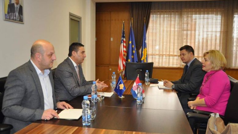 Ministri Bytyqi dhe ambasadorja Kapitanoviq flasin për mundësitë e bashkëpunimit në fushën e arsimit