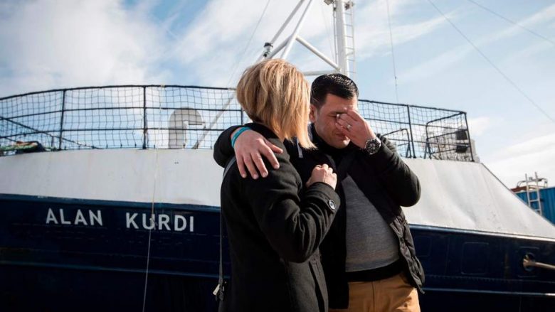 Anija e shpëtimit merr emrin e Alan Kurdit, vogëlushit sirian i cili vdiq në det (Foto/Video)