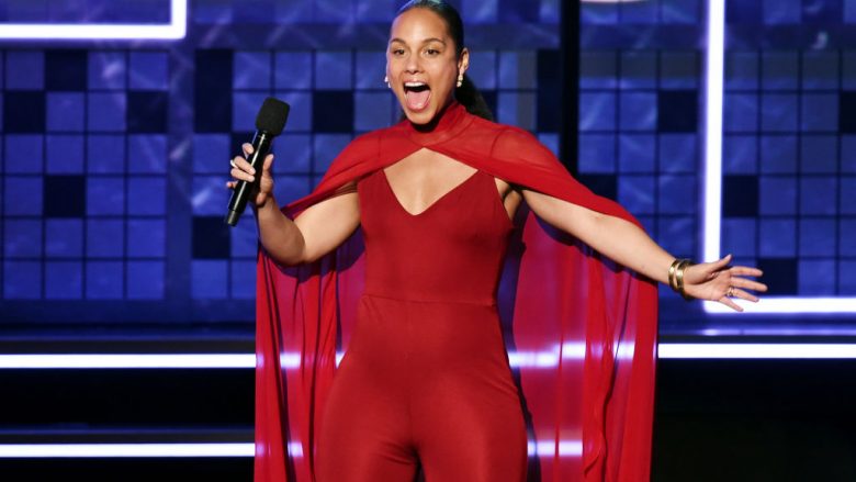 Alicia Keys edhe pa grim rrëmben vëmendjen në “Grammy Awards”