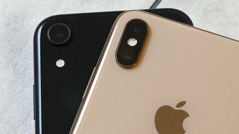 Apple po e teston një iPhone të ri, me tri kamera në pjesën e pasme dhe portin mbushës USB-C (Foto)