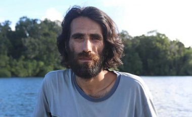 Refugjati që shkroi një libër nëpërmjet WhatsApp-it, fiton çmimin më të madh të letërsisë në Australi