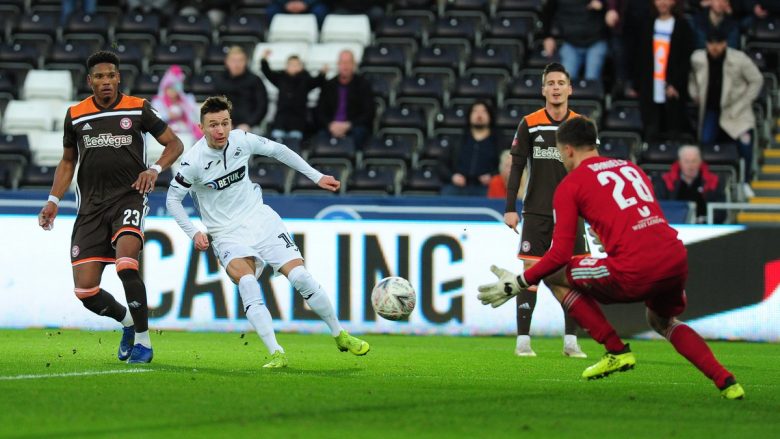 Celina shënon gol fantastik në fitoren ndaj Brentford, Swansea kalon në çerekfinale të Kupës FA