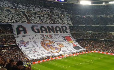 Tifozët e Realit thumbojnë Barçën me koreografinë në Santiago Bernabeu