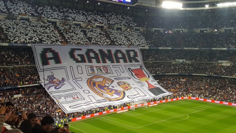 Tifozët e Realit thumbojnë Barçën me koreografinë në Santiago Bernabeu