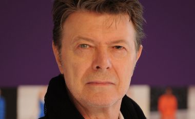 David Bowie ka kryer marrëdhënie intime me së paku dy femra kur ato ishin nën moshë madhore