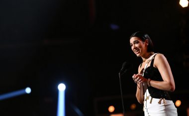 Dua Lipa pas fitimit të dy çmimeve "Grammy": Jam mirënjohëse ndaj të gjithëve
