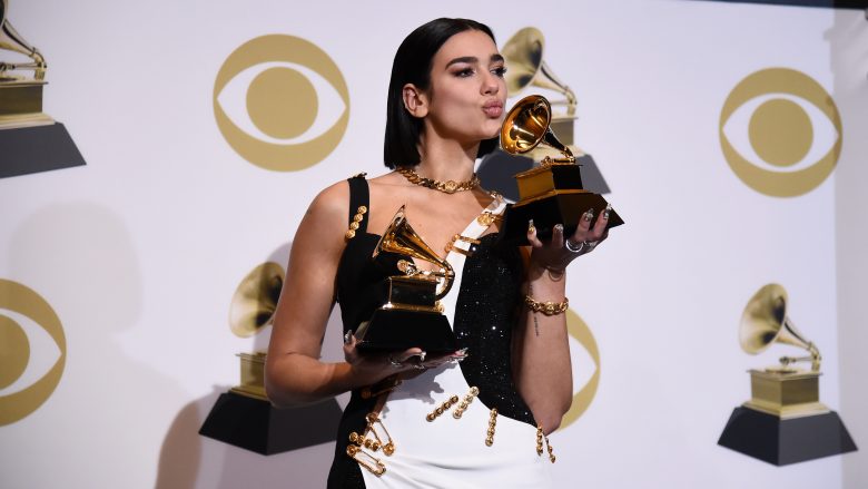 E! News: Pesë gjërat që nuk i keni ditur për fituesen e dy çmimeve “Grammy”: Dua Lipa