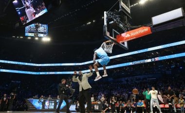 Ngulitja mbi Shaquille O’Neal, Hamidou Diallo dhuron spektakël dhe triumfon në garën ‘Slam Dunk Contest’