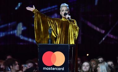 Pink nderohet me çmimin për 'arritje jetësore' në "Brit Awards"