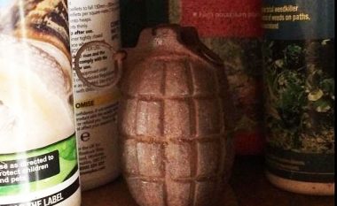 Gjyshi ua jepte nipave granatën e ndryshkur, duke menduar se është një lodër (Foto)