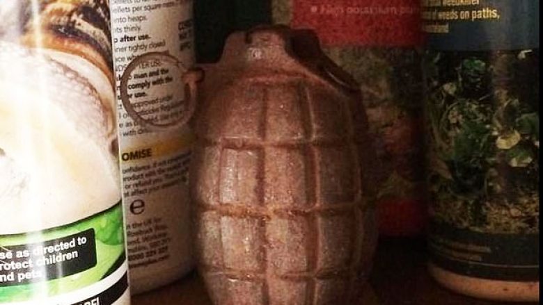 Gjyshi ua jepte nipave granatën e ndryshkur, duke menduar se është një lodër (Foto)