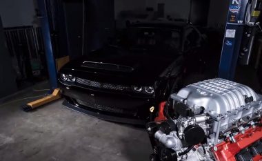 Kompletimi i detajuar i motorit të Dodge Challenger (Video)