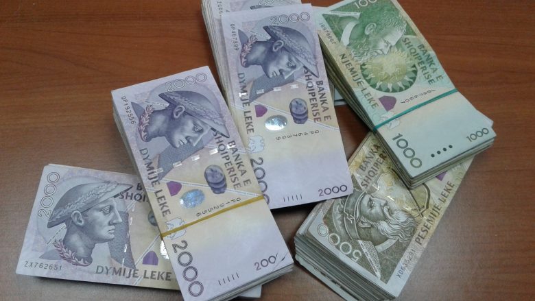 Zhvlerësimi i euros në Shqipëri, “fundosi” eksportet në korrik