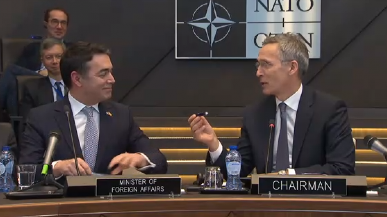 Nënshkruhet protokolli për anëtarësimin e Maqedonisë në NATO (Video)