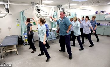 Ortopedët e një spitali anglez e fillojnë turnin me vallëzim, praktikën e njëjtë kërkojnë ta aplikojnë të gjithë (Video)