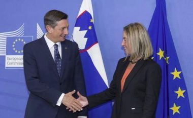 Pahor dhe Mogherini flasin për zgjidhjen “jashtë kutisë” për marrëveshjen Kosovë-Serbi