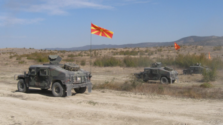 Gjuajtje artilerie nderi me rastin e Ditës së Ushtrisë së Maqedonisë