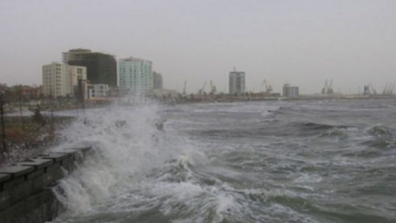Stuhia vonon tragetet në Adriatik