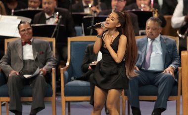 Ariana Grande i reagon producentit të “Grammy Awards”, e quan gënjeshtar