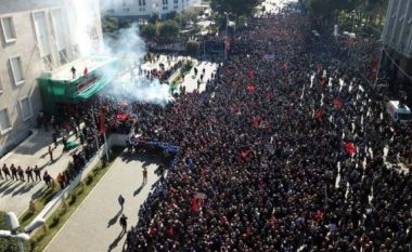 Vazhdojnë polemikat dhe arrestimet një ditë pas protestës së opozitës