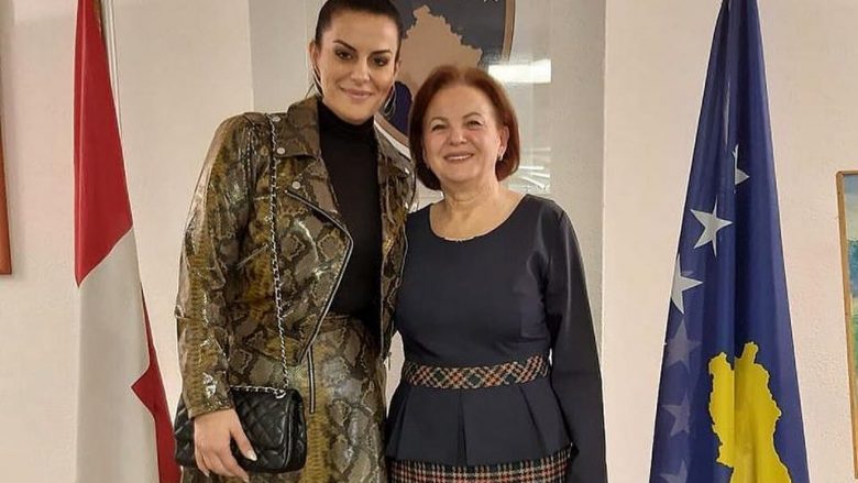 Ambasadorja e Kosovës në Zvicër, Nazane Breca mirëpret Big Mamën në zyrën e saj