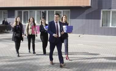 Bahtiri dorëzoi te presidenti peticionin për bashkimin e Mitrovicës