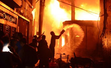 Zjarri që la të paktën 78 të vdekur në Bangladesh, pamje nga vendi i ngjarjes (Video)