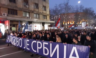 Protestuesit në Beograd kërkojnë të ndalohet “tradhtia e madhe” e Vuçiqit me Kosovën
