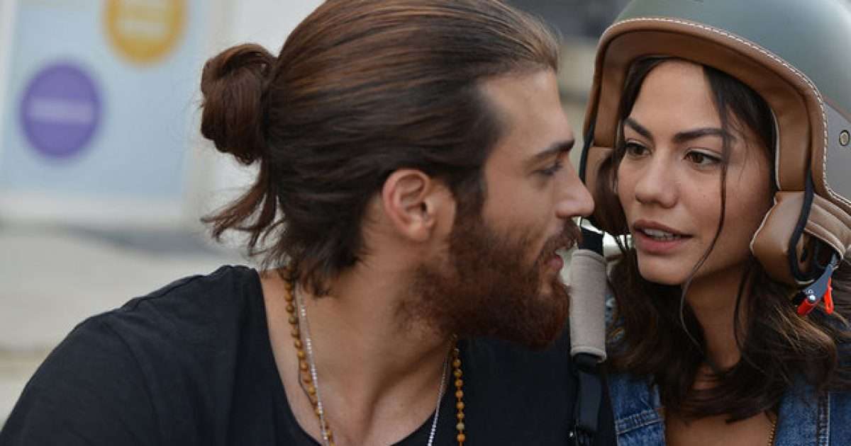 Can Yaman on the romance with Demet Ozdemir: It will take time to see us  hand in hand - Telegrafi - Telegrafi