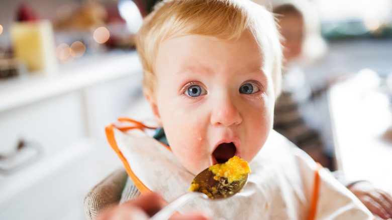 Me ushqim kundër ekzemave te fëmijët. Artikuj të caktuar përkeqësojnë ekzemën te fëmijët