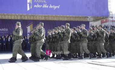 Parakalimi i Ushtrisë së Kosovës, në 11 vjetorin e Pavarësisë (Foto/Video)