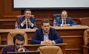 Ministri Lekaj prezanton Autostradën e Dukagjinit në Prizren