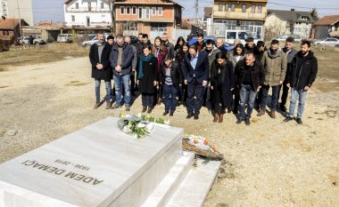 Për 83 vjetorin e lindjes, Vetëvendosje bën homazhe te varri i Adem Demaçit