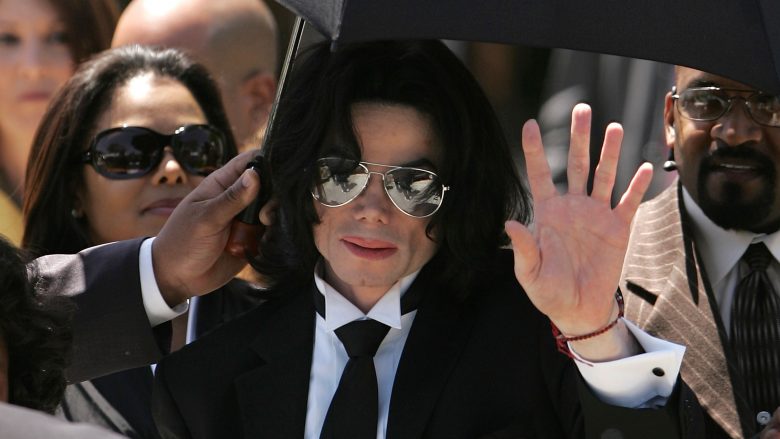 Pas akuzave për abuzim seksual, hetuesit kërkojnë që trupi i Michael Jacksonit të zhvarroset për testim të ADN-së