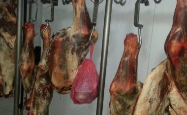 Konfiskohen 1600 kg mish i prishur në Pejë