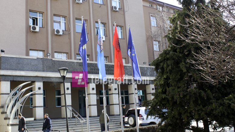 Punëtorët teknikë të shkollave do të hyjnë në grevë në Prishtinë