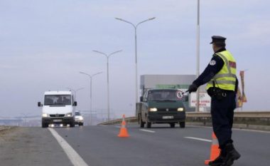 Policia po implementon planin operativ për kontrollin e transportit rrugor në vend (Video)