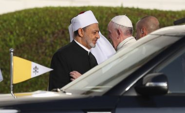 Papa Françesku vazhdon vizitën në Emiratet Bashkuara Arabe