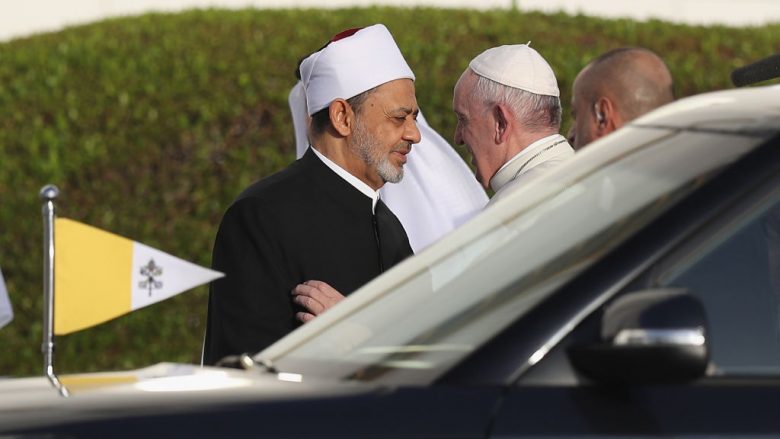 Papa Françesku vazhdon vizitën në Emiratet Bashkuara Arabe