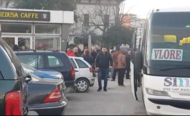 Protesta e opozitës, mijëra njerëz nisen drejt Tiranës
