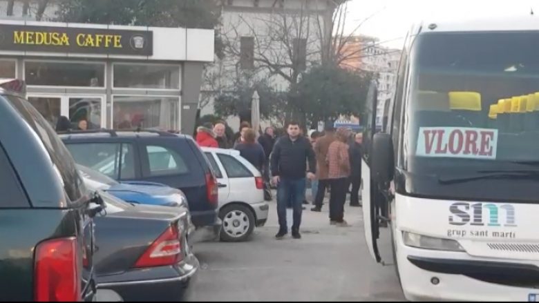 Protesta e opozitës, mijëra njerëz nisen drejt Tiranës