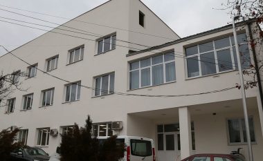 Reparti i Dializës në Spitalin e Gjilanit bëhet me shtretër të rinj