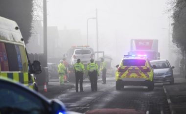 Gjashtë të lënduar, përfshirë dy fëmijë, pasi u goditën jashtë një shkolle fillore në Birmingham (Video)