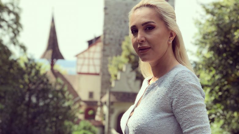 Gjithnjë afër publikut por pa e lënë anash familjen, Teuta Selimi: Ju rrëfej jetën time të zakonshme