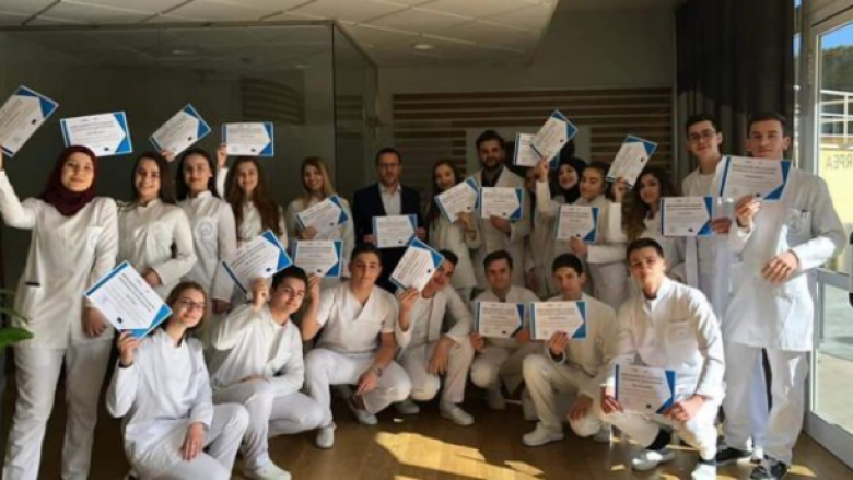 Të rinjtë e mjekësisë së Gostivarit shpallen më të mirët në Spanjë