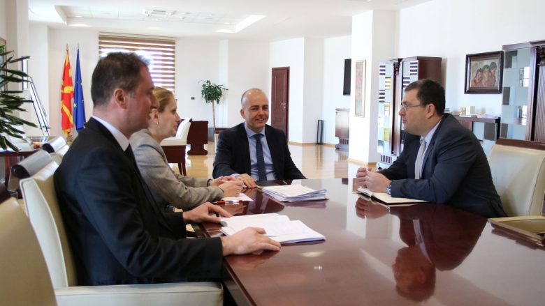Maqedoni, me 15 milionë euro kredi të lira do të mbështeten investimet e kompanive të mesme dhe të vogla