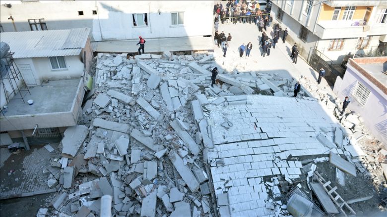 Shembet një ndërtesë pesëkatëshe në Turqi, evakuohen banorët