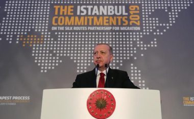 Erdogan: Ne kemi pranuar katër milionë refugjatë, disa të tjerë “zihen me njëri-tjetrin” vetëm për 150